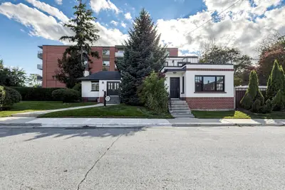 298 Lakeshore Road, Mississauga, On L5g 1h2