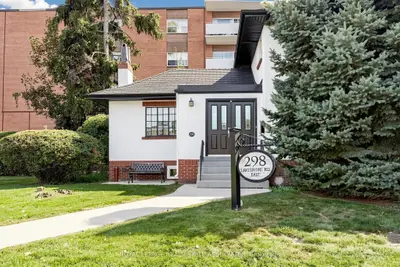 298 Lakeshore Road, Mississauga, On L5g 1h2