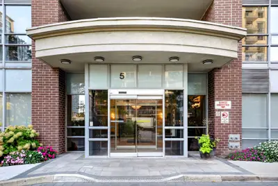 5 Michael Power Place 1804, Toronto, On M9a 0a3