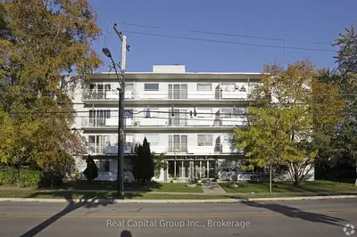 323 Park Lawn Road 203, Toronto, On M8y 3k3
