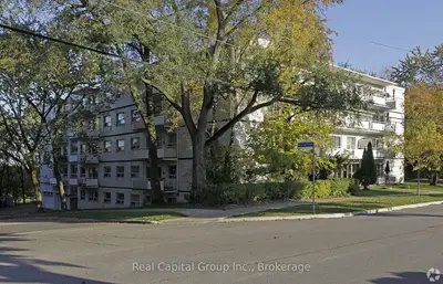 323 Park Lawn Road 203, Toronto, On M8y 3k3