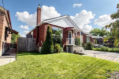 59 Manitoba Street, Toronto, On M8y 1e1