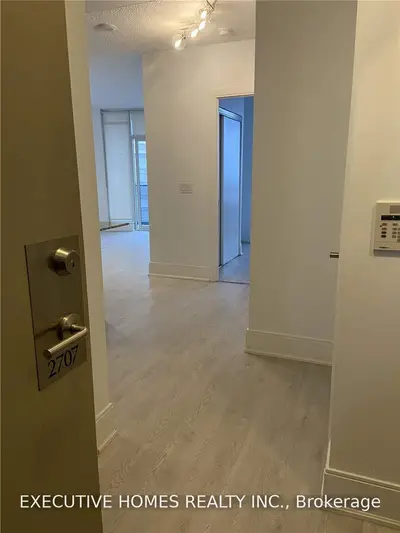 330 Burnhamthorpe Road 2707, Mississauga, On L5b 3y5