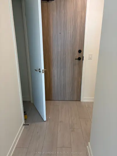 1381 Lakeshore Road E 523, Mississauga, On L5e 1g6