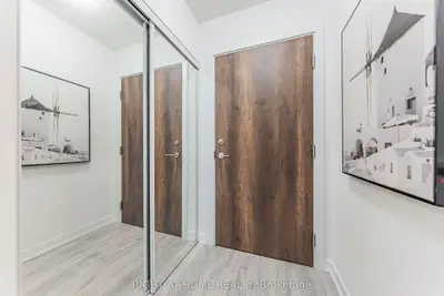251 Manitoba Street 402, Toronto, On M8y 0c7