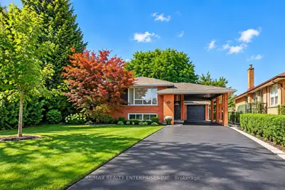 16 Warbeck Place, Toronto, On M9r 3c3