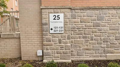 25 Turntable Crescent 123, Toronto, On M6h 4k8