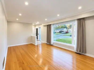 10 Elizabeth Street Upper, Halton Hills, On L7g 3k2