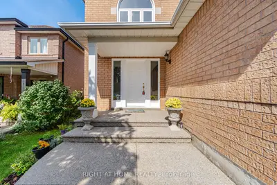 975 Mantle Crescent, Mississauga, On L5v 2g3