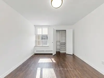 360 Ridelle Ave Avenue 2301, Toronto, On M6b 1k1