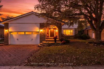 1125 Grand Boulevard, Oakville, On L6h 2x2