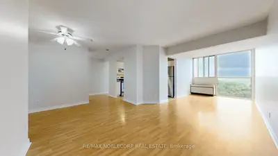 41 Markbrook Lane 906, Toronto, On M9v 5e6