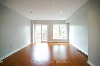 80 Strathaven Drive 21, Mississauga, On L5r 3v9