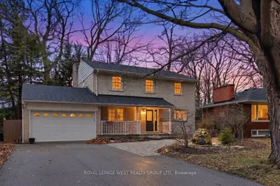 3334 Enniskillen Circle, Mississauga, On L5c 2m8