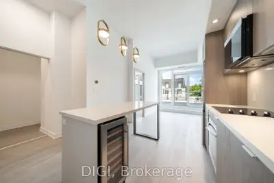 485 Perth Avenue W426, Toronto, On M6n 0b9