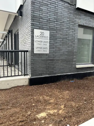 20 Lagerfeld Drive 15, Brampton, On L7a 5l4