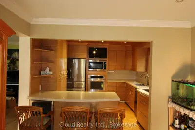 623 Hartfordshire Lane, Mississauga, On L5b 2w9