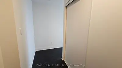2 Erskine Road 3604, Mississauga, On L5b 0s1