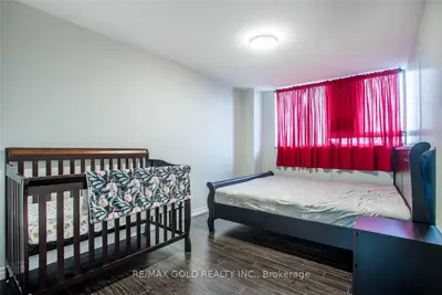 1050 Stainton Drive 312, Mississauga, On L5c 2t7