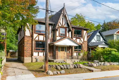 10 Lessard Avenue, Toronto, On M6s 1x5