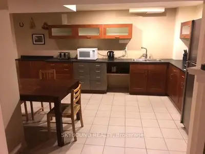 4833 Wild Rose Street Basement Apartment, Mississauga, On L5m 5m8