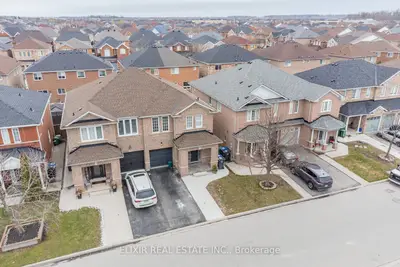 32 Trumpet Valley Boulevard, Brampton, On L7a 3n8