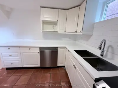 172 Queenslea Avenue Lower, Toronto, On M9n 2l3