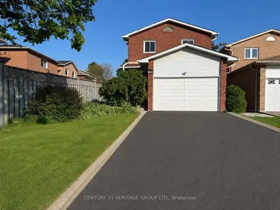 9 Corona Gate, Brampton, On L6y 3n4