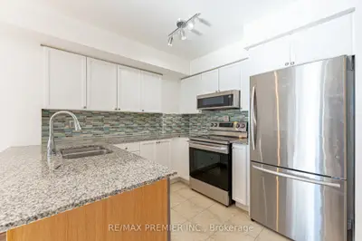 33 Elm Drive W 2002, Mississauga, On L5b 4m2