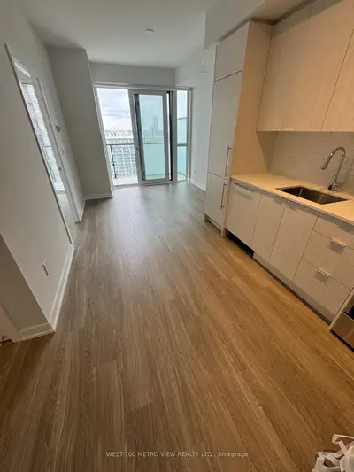 430 Square One Drive 2402, Mississauga, On L5b 0l6
