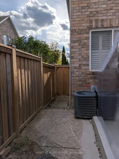 5535 Bridgeport Gate Bsmnt., Mississauga, On L5m 6n1