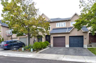 51 Goldenlight Circle, Brampton, On L6x 4n6