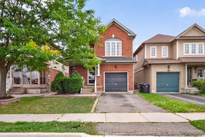 26 Peachleaf Crescent S, Brampton, On L7a 2b2