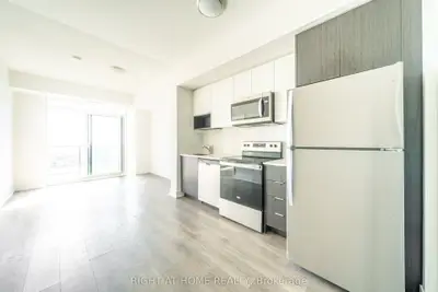 204 Burnhamthorpe Road E 1310, Mississauga, On L5a 0b3