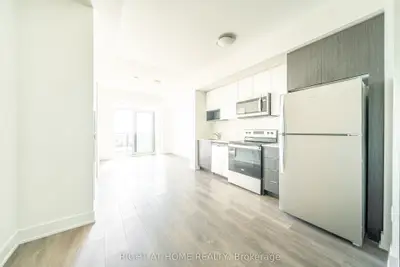 204 Burnhamthorpe Road E 1310, Mississauga, On L5a 0b3