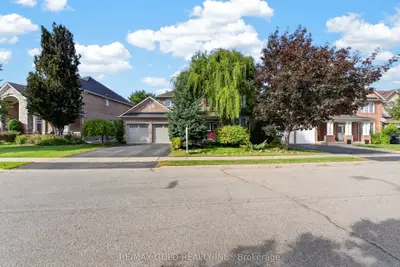 40 Maldives Crescent, Brampton, On L6p 1l3