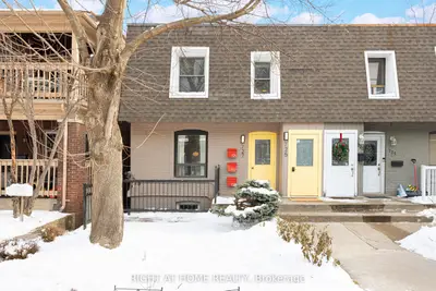 725 Indian Road, Toronto, On M6p 2e2