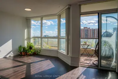 5 Rowntree Road 1010, Toronto, On M9v 5g9