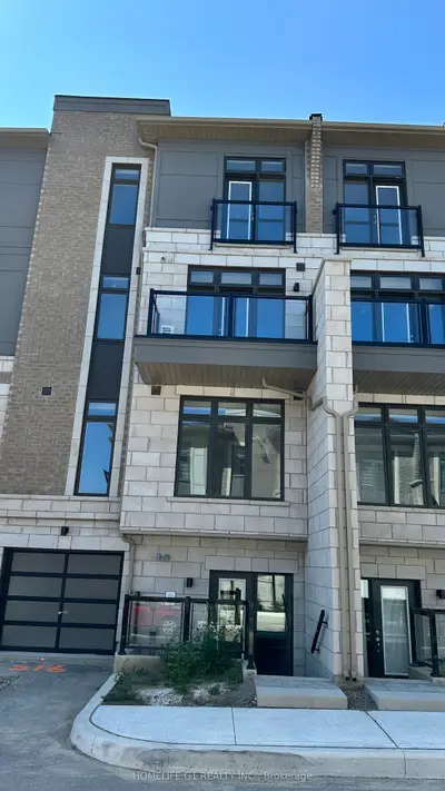 30 Halliford Place 213, Brampton, On L6p 4r1