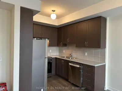 30 Halliford Place 213, Brampton, On L6p 4r1