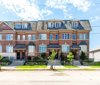 585a Oxford Street, Toronto, On M8y 1e6