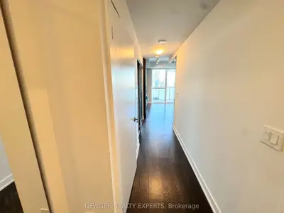 430 Square One Drive 3504, Mississauga, On L5b 0l6