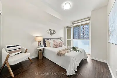 225 Webb Drive 1611, Mississauga, On L5b 4p2