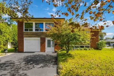 2 Munhall Road, Toronto, On M9p 1p9
