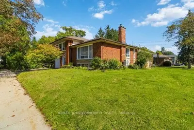 2 Munhall Road, Toronto, On M9p 1p9