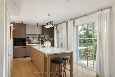 8 Glenn Murray Drive, Toronto, On M8y 3h3