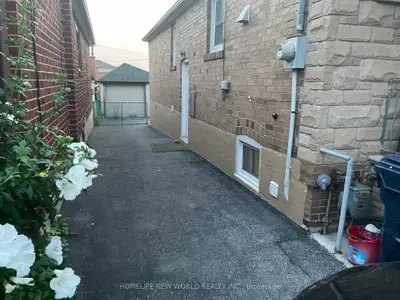 354 Kane Avenue Bsm, Toronto, On M6m 3p4