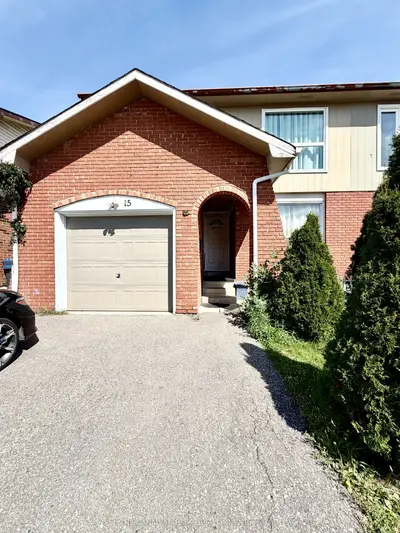15 Hinchley Wood Grove, Brampton, On L6v 3m4