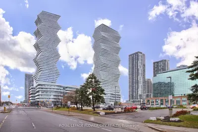3900 Confederation Parkway 5704, Mississauga, On L5m 0m3