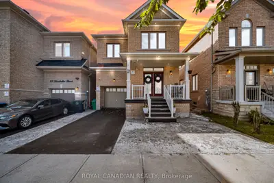33 Bachelor Street, Brampton, On L7a 5b1